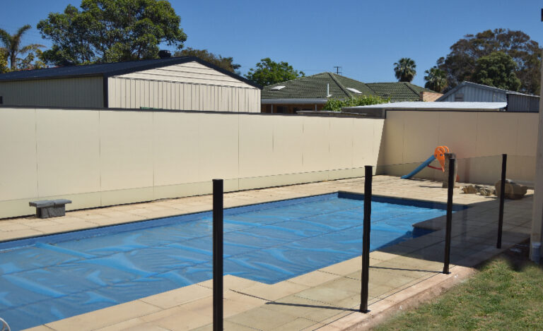 installation semi-frameless glass pool fencing